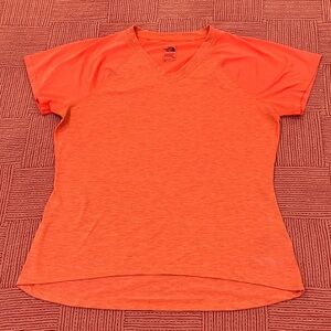The North Face large Women's coral  Short Sleeve tech fabric Tee